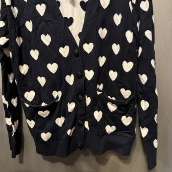 Retro Black & White heart V-neck cardigan sweater - Picture 7 of 16
